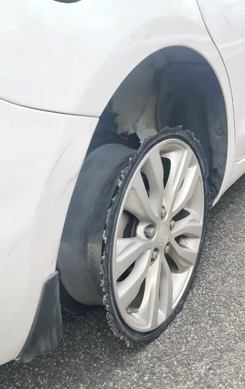 车主回应开车轮胎磨剩轮毂 胎压报警未察觉